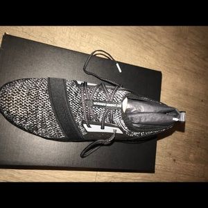 Black and grey Under Armor tennis shoes NTW 7.5